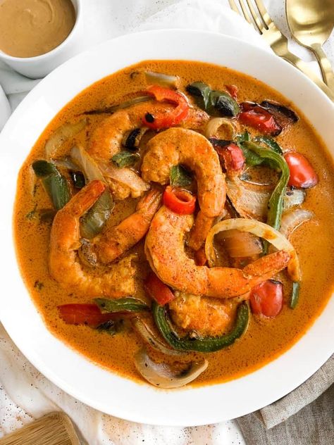 15 Minute Peanut Butter Curry Sauce with Shrimp and Vegetables Peanut Butter Shrimp, Banana Waffles Easy, Fiesta Chicken Crockpot, Butter Curry, Peanut Butter Curry, Peanut Curry, Red Curry Sauce, Shrimp Curry, Curry Recipes Easy