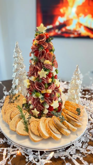 Christmas Pesto Tree, Santa Hat Fruit Skewers, Christmas Cheese Fondue, Christmas Charcuterie Tree Cone, Xmas Party Appetizers, Christmas Charcuterie Boards Ideas, Wine Tasting Snacks, Charcuterie Tree Cone, Christmas Dessert Charcuterie Board Ideas