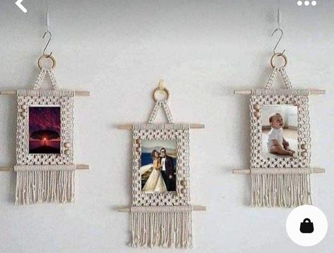 Macrame Picture Frame, Macrame Photo Hanger, Diy Macrame Tutorial, Photo Hanger, Photo Frame Crafts, Simpul Makrame, Crochet Border Patterns, Braided Bracelet Diy, Macrame Knots Tutorial