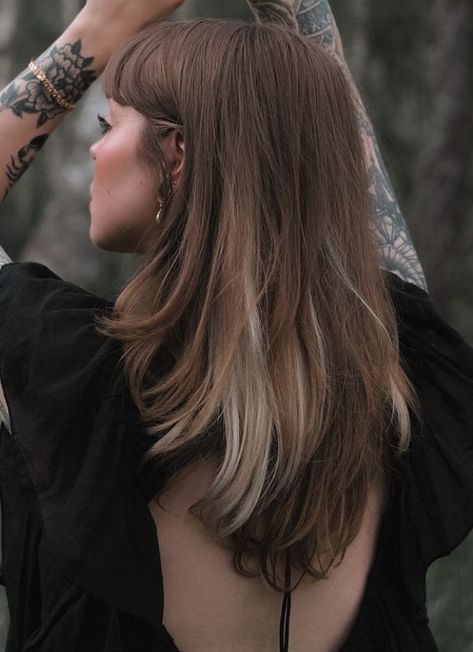 Two Tone Medium Length Hair, Top Layers Medium Hair, Edgy Peekaboo Hair, Black To Blonde Process, Alternative Hair Medium, Balayage With Peekaboo, Alternative Haircuts For Women, Soft Alt Hair Color, Underdye Hair With Bangs