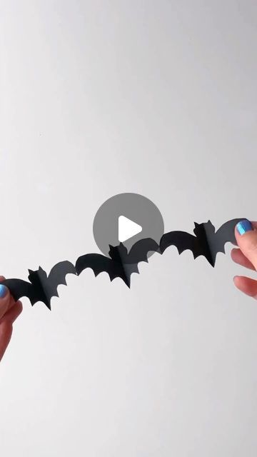 Lucia Mallea on Instagram: "DIY bat garland! 🦇🦇🦇🦇🎃✨
Comment bat to get more easy crafts 🦇🕷️ directly in your DMs 📫!! Make sure to follow @luciamallea for more crafts!

#diy #diyhalloween #easycrafts #papercrafts #halloween #halloweendiy #halloweendecor" Bat Garland, Instagram Diy, Holidays Halloween, Crafts Diy, Halloween Diy, Halloween Crafts, Easy Crafts, Make Sure, Halloween Decorations