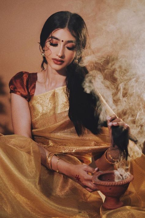 Old Bengali Aesthetic, Bengali Outfit, South Indian Makeup Look, Desi Photoshoot Ideas, Farewell Makeup, Brown Baddie, Desi Photoshoot, Traditional Photoshoot, South Indian Look