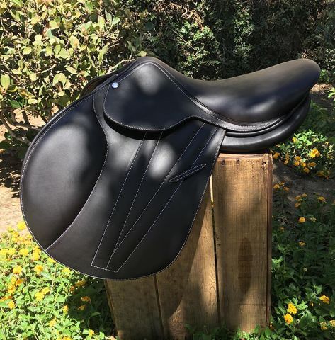 Valencia Sport Saddlery on Instagram: “You’re what I needed. Go 🏁 ||==|| 🐎 This jumping saddle built for speed! BUTET @sellerie_butet @butet_usa #showjumping #BUTET #saddle…” Butet Saddle, Western Pleasure Saddle, Spotted Saddle Horse, Jumping Saddle Pads, Jumping Saddle, What I Need, Show Jumping, Valencia, Saddle