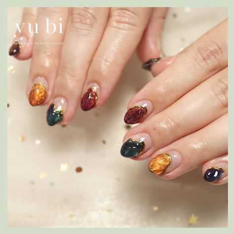 Cat eye, gold metalic chome nails Gem Nail Art, Korean Nail, Korean Nail Art, Japanese Nail, Japanese Nail Art, Korean Nails, Japanese Nails, Gem Nails, Cat Eye