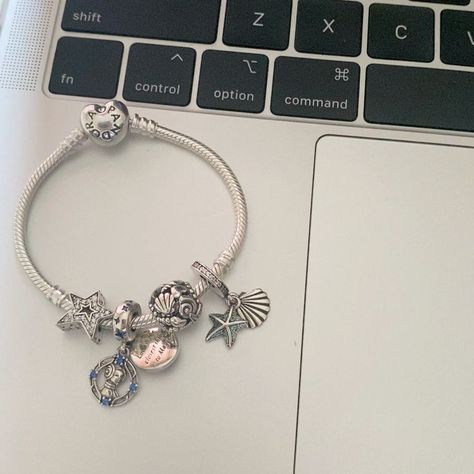 Pandora Bracelet Ideas, Pandora Bracelet Charms Ideas, Pandora Bracelet Designs, Pandora Jewelry Charms, Preppy Jewelry, Beads Bracelet Design, Jewelry Accessories Ideas, Pandora Bracelet Charms, Pandora Charm