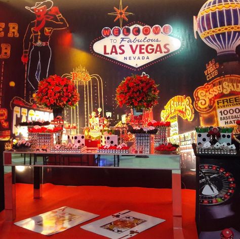 Las Vegas Birthday Theme, Vegas Prom, Las Vegas Party Theme, Las Vegas Party, Casino Theme Party Decorations, Las Vegas Casino, Vegas Theme, Casino Movie, Casino Decorations