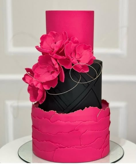 26 Birthday Cake, Cupcakes Design, Cake Design Inspiration, Black Cake, Beautiful Cake Designs, Cake Decorating With Fondant, Homemade Cinnamon Rolls, Elegant Birthday Cakes, Cupcake Cake Designs