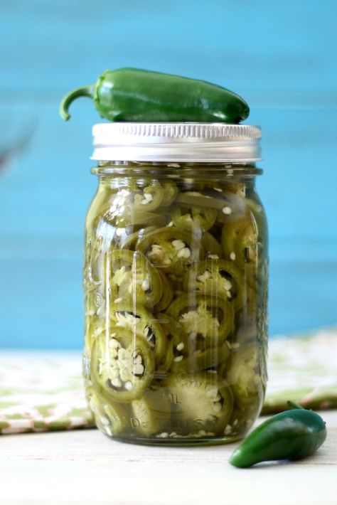 Jalapeno Sauce Recipe, Pickled Jalapeno Recipe, Pickled Jalapeno Peppers, Canned Jalapenos, Pickled Jalapenos, Easy Canning, Jalapeno Sauce, Pickled Jalapeño, Jalapeno Recipes