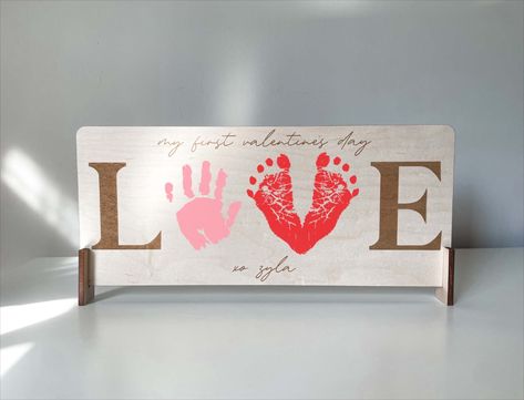 Baby Valentines Crafts Grandparents, Valentines Gift For Grandparents, Baby Valentine For Dad, Valentine Footprint Art Baby, First Valentines Day Baby Crafts, Valentine’s Day Footprint Art, Valentine’s Day Handprint Crafts, Valentines Footprint Art, Valentine’s Day Crafts For Babies