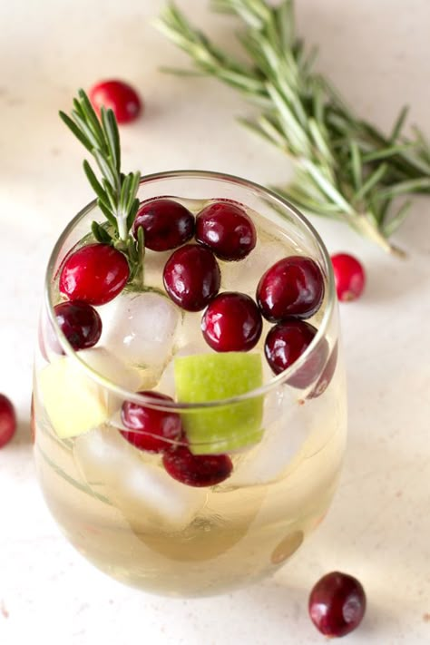 Christmas Sangria is the perfect drink filled with all the holiday flavors you know and love! Christmas Sangria Recipes, Winter Sangria, Pear Brandy, Holiday Sangria, Christmas Sangria, Sangria Recipes, Christmas Brunch, Vegan Christmas, Christmas Cocktails