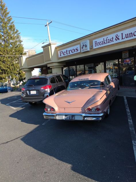 Petros Breakfast & Lunch is a popular restaurant located in Chicopee, MA, USA.  It offers a variety of dining options, including dine-in, kerbside pickup, and delivery services. Usa Breakfast, Boston Restaurants, Breakfast Lunch, Delivery Service, Fine Dining, Boston, Restaurant, Quick Saves