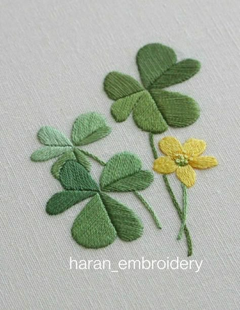 Flower Applique Patterns, Towel Embroidery Designs, Embroidery Napkins, Clover Leaves, Basic Hand Embroidery Stitches, Embroidery Lessons, Towel Embroidery, Hand Embroidery Projects, Hand Embroidery Flowers