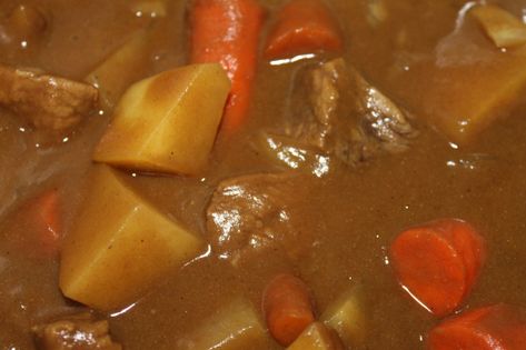 Slow Cooker Japanese Curry. Pinned to make later~! Chicken Curry Crockpot, Crock Pot Curry, Japanese Chicken Curry, Slow Beef Stew, Slow Cooker Curry, Pork Curry, Chicken Tikka Masala Recipes, Japanese Curry, Asian Kitchen