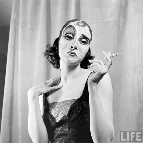 Nina Leen. “Mask Dances”. 1944. (Margaret Severn, Life) Margaret Severn, a dancer used up to a dozen masks in her performances. Nina Leen, Mask Dance, Keramik Design, Masks Art, Weird World, Life Magazine, Performance Art, Short Film, Photography Inspiration