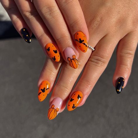 licensed nail tech | south ogden, ut (@mynailgirlness) • Instagram photos and videos Disney Halloween Nails, Disneyland Nails, Halloween Nail Ideas, Holloween Nails, Retro Nails, Cute Halloween Nails, Nail Polish Art, Simple Acrylic Nails, Seasonal Nails