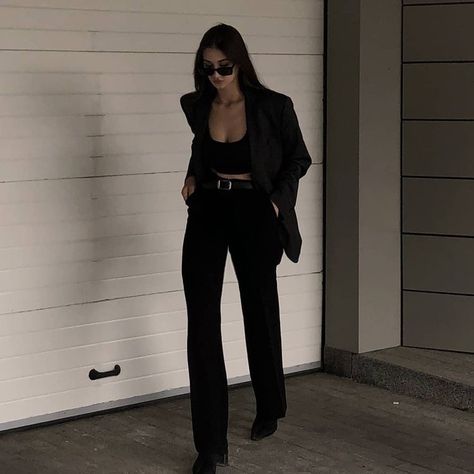 Mafia Outfits Female Aesthetic Classy, All Black Waitress Outfit, Aesthetic Formal Outfits, Mafia Outfit Ideas, Mafia Outfits Female, Black Tops For Women, Badass Outfit, Black Wardrobe, Queen Outfit