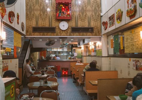 Hong Kong’s Cha Chaan Tengs — Whetstone Magazine Hong Kong Restaurant Interior, Hong Kong Tea House, Old Restaurant Aesthetic, Hong Kong Aesthetic, Hong Kong House, Cha Chaan Teng, Chinese Bar, Hong Kong Restaurant, Hong Kong Cafe