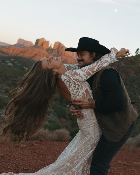 western elopement dreams #unscriptedposingapp #authenticlovemag #luckyfish777 #southdakotaphotographer #californiaphotographer #mikaylakphotography #dirtybootsandmessyhair #siouxfalls #siouxfallssouthdakota #sacramento #sacramentocalifornia #westernelopement #westernphotoshoot shoot host: @k.leeco_ @goldencreativeretreats models: @ryanobull & @baileyfillmorephotos dress: @elope_guide_and_planner Western Wedding Poses, Western Elopement Photoshoot, Western Elopement, Western Photo Shoots, Sioux Falls South Dakota, Yosemite Elopement, Sacramento California, Western Wedding, Sioux Falls