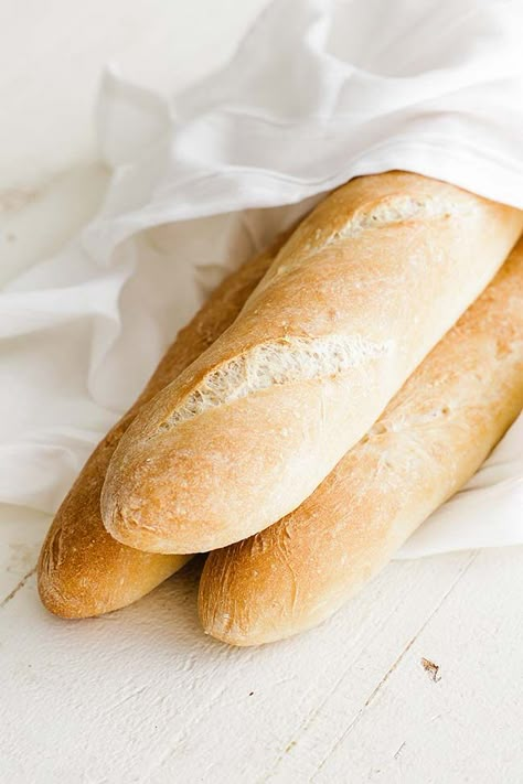 This delicious, easy-to-make French Bread Recipe is light and fluffy inside with a beautiful golden outside crust. Dinner Rolls Recipe Homemade, Garlic Breads, Easy Bake Bread, Easy French Bread Recipe, Vegetarian Asian, Bread French, Chef Billy Parisi, Homemade French Bread, Billy Parisi