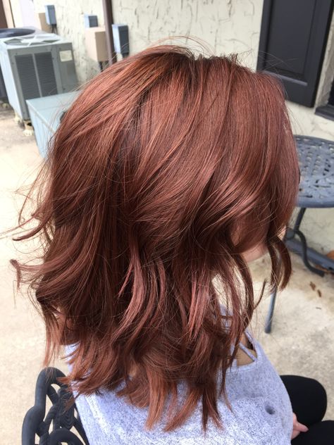 Summer color Auburn Hair On Cool Skin, Auburn Hair Color For Brunettes, Red Hair Color Medium Length, Fall Hair Color Ideas Medium Length, Autumn Hair Color Auburn, Summer Auburn Hair, Red Caramel Hair, Red Mahogany Hair Color, Summer Auburn Hair Color