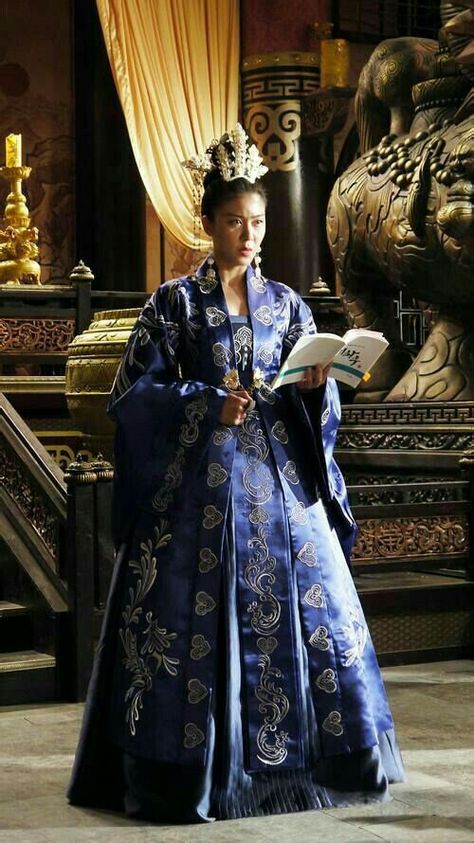 Korean Empress, Empress Dress, Ancient Dress, Ha Ji Won, Korean Traditional Dress, Traditional Chinese Dress, Korean Hanbok, Photographie Portrait Inspiration, Royal Dresses