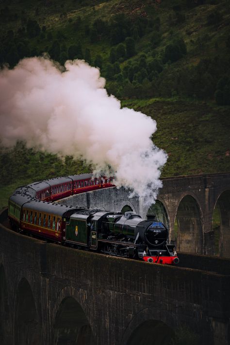 Everything you need to know about the real-life Hogwarts Express Train To Hogwarts, Harry Potter Film Locations, Hogwarts Train, Harry Potter Train, Harry Potter Places, Glenfinnan Viaduct, Harry Potter Locations, Harry Potter Filming Locations, Harry Potter Travel