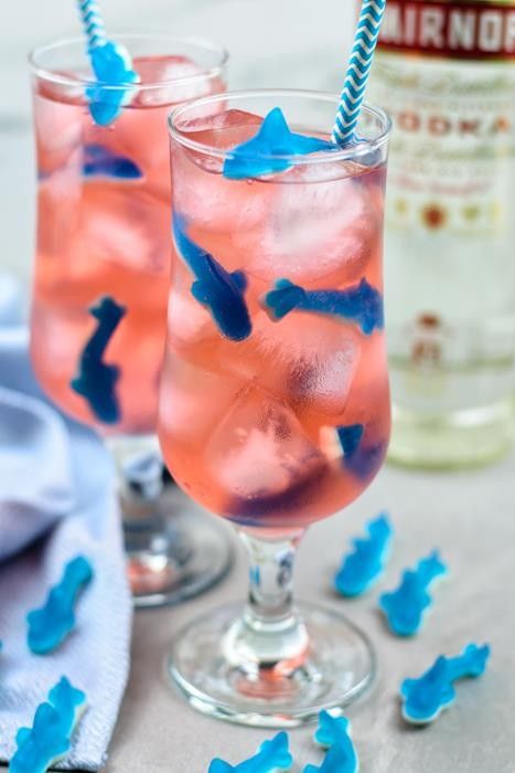 Mocktail Recipe Party, Shark Mocktail, Colorful Mocktail Recipe, Mocktails For Teens Parties, Gender Reveal Cocktails, Mocktails For Teens, Shark Gender Reveal, Fun Mocktail Recipe, Gender Reveal Snack Table