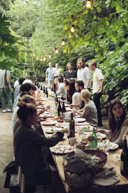 Slide Show: Kinfolk Dinner Parties Around the World | Portland Monthly Slow Sunday, Surprise Wedding, Eating Food, Dinner With Friends, Long Table, Outdoor Parties, Outdoor Party, Party Inspiration, Outdoor Entertaining