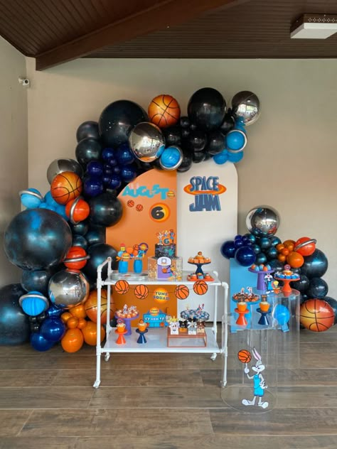 Space Jam Hallway Decorations, Space Jam Balloon Garland, Space Jam Party Decorations, Space Jam Trunk Or Treat Ideas, Space Jams Birthday Party, Space Jam Theme Birthday Party, Space Jam Theme Party, Tune Squad Birthday Party, Space Jam Centerpieces Ideas