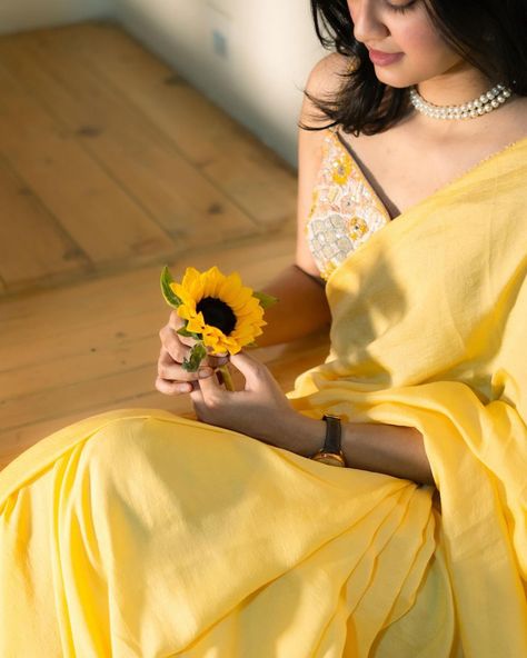 Farewell Look, Indian Wear Saree, Aesthetic Instagram Stories Ideas, Saree Dp, Saree Yellow, Stylish Outfits Casual, Saree Wearing Styles, Stylish Actresses, Simple Saree Designs