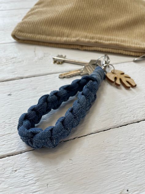 Denim Macrame, Braided Macrame Wristlet Diy, Braided Denim Bracelet, Braided Macrame Wristlet, Macrame Fish Keychain, Small Home Studio, Coin Wallet, Diy Upcycle, Upcycle Jeans