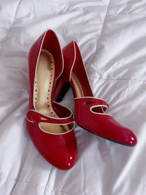 Heels Aesthetic Vintage, Lana Del Rey Shoes, Yellow Heels Aesthetic, Red Aesthetic Vintage Retro, Red Flats Aesthetic, Red Shoes Aesthetic Vintage, Red Heels Aesthetic, Confirmation Shoes, Dark Red Heels Aesthetic