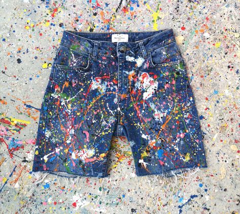 Custom Sweatpants, Old Clothes Refashion, Mens Jean Shorts, Spring Inspo, Brand Ideas, Custom Jeans, Painted Jeans, Bermuda Jeans, Fashion Tutorial