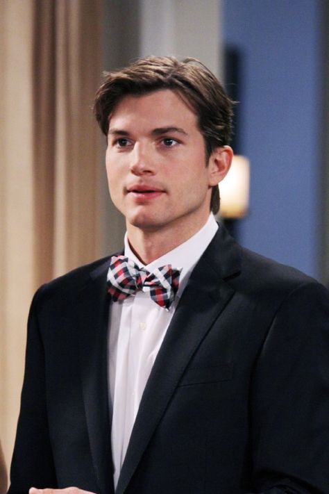 Ashton Kutcher 2 And A Half Men, Walden Schmidt, Two And Half Men, Haircut Names For Men, Two And A Half Men, Charlie Sheen, Ashton Kutcher, Bad Picture, Men Haircut