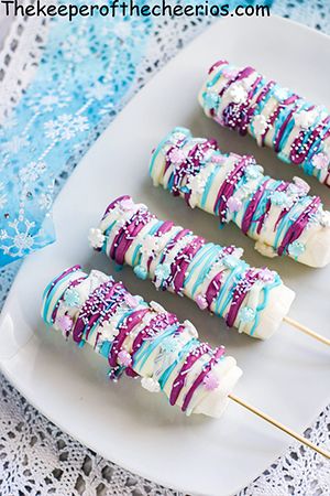 Frozen Marshmallow Pops, Christmas Marshmallow Pops, Frozen Marshmallow, Marshmallow Pops Recipe, Burn Outs, Decorated Marshmallows, Cooking Therapy, Dipped Marshmallows, Dipped Treats