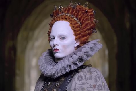 See Margot Robbie Transform as Queen Elizabeth I in <em>Mary Queen of Scots</em> Scene Queen Elizabeth 1, Elizabeth 1, Tonya Harding, Drag Make-up, Lizzie Hearts, Queen Of Scots, Mary Stuart, White Makeup, Mary Queen Of Scots