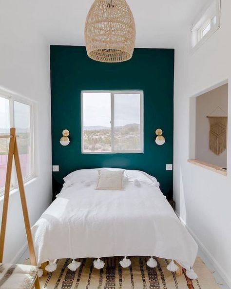 One way to make a small bedroom feel larger is paint the walls in contrasting dark colour with a light colour. A dark colour gives the impression of depth to the room like this gorgeous emerald back wall. #smallbedroom #smallbedroomideas #smallbedroomtipsdesign #tipsforasmallbedroom #smallbedroominspirations #bedroomideas Mid Century Bedroom Decor, Small Apartment Bedrooms, Contemporary Bedroom Design, Teal Bedroom, Small Bedroom Designs, Small Room Design, Tiny Bedroom, Bedroom Layouts, Bedroom Decoration