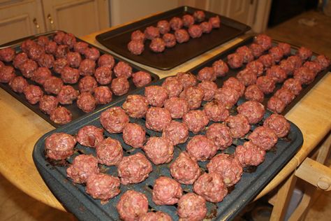 Marvelous Meatballs - $5 Dinners | Recipes, Meal Plans, Coupons Bulk Cooking, How To Cook Meatballs, Homestead Survival, Freezer Cooking, Survival Food, Make Ahead Meals, Cooking Recipe, Batch Cooking, Frozen Meals