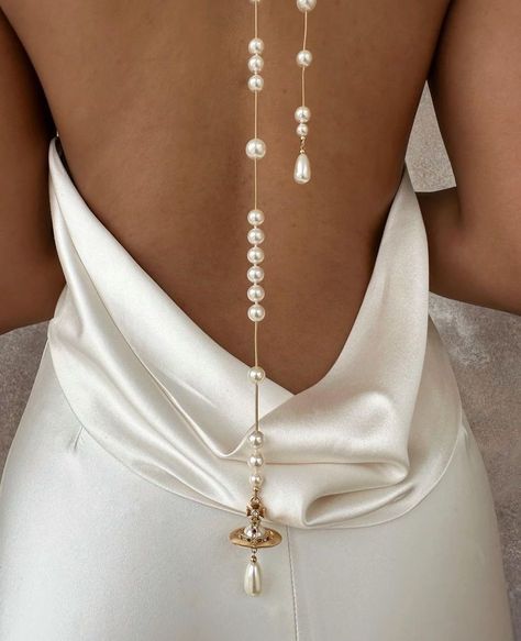 Pearl Back Necklace, Vivienne Westwood Wedding, Thigh Jewelry, Dope Jewelry Accessories, Pearl Wedding Dress, Bridal Studio, Back Necklace, Jewelry Lookbook, Glam Dresses