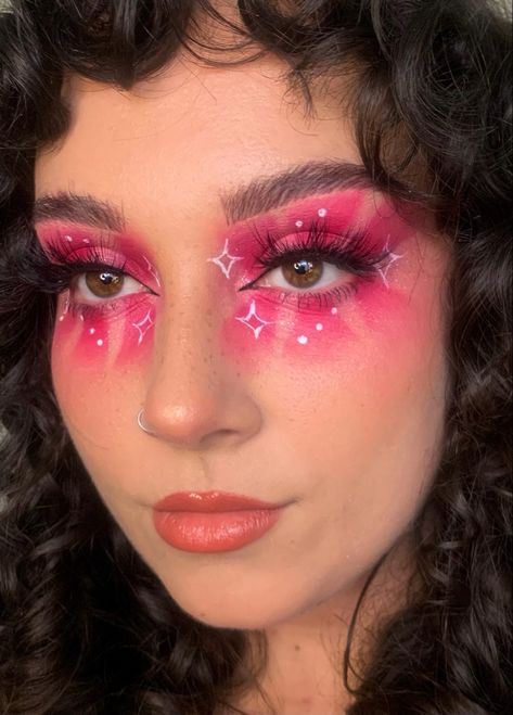 (@byaliwood on IG/TikTok) pink eyeshadow, eyeliner, sparkles, colorful makeup, creative, inspo inspiration Avant Garde Makeup Dark, Looks Rave, Alternative Makeup Looks, Eye Makeup Creative, Eye Makeup Pink, Makeup Creative, Pink Eye Makeup, Rave Makeup, Pink Eye