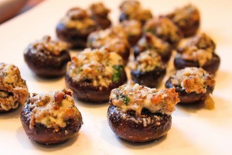 Best Stuffed Mushrooms, Mushroom Appetizer Recipes, Nutritious Desserts, Mushroom Appetizers, Sausage Stuffed Mushrooms, Cheese Stuffed Mushrooms, Breakfast Meat, Stuffed Mushroom, Holiday Party Foods