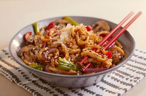 Get Gousto's wagamama yasai yaki udon recipe on your table in just 20 minutes. Learn how to throw together a fragrant sauce and coat your noodles. Yaki Udon Recipe, Wagamama Recipe, Soba Recipe, Gousto Recipes, Yaki Soba, Udon Recipe, Yaki Udon, Fresh Eats, Doner Kebab