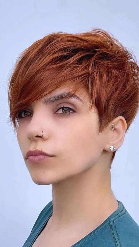 Fresh Pixie Haircuts with Bangs Ideas for 2024 Short Copper Red Hair, Auburn Pixie, Hair Color Pixie Cut, Short Auburn Hair, Pixie Haircuts With Bangs, Punky Hair, Edgy Pixie Hairstyles, Short Hairstyles For Fine Hair, Bangs Ideas