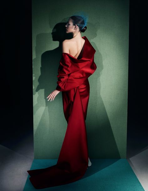 Fashion Photography Editorial Vogue, Vittoria Ceretti, Mode Editorials, Robert Mapplethorpe, Mens Fashion Editorial, Vogue China, Long Red Dress, Couture Mode, Fashion Photography Inspiration