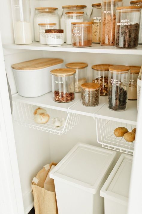 Apartment Pantry, Pantry Organization Ideas, Small Pantry Organization, Organized Pantry, Pantry Organisation, Desain Pantry, Pantry Remodel, Pantry Cupboard, House Organisation