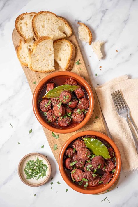 This simple step-by-step recipe for chorizo al vino tinto is a true crowd pleaser! This delicious Spanish tapa tastes amazing when served with fresh sliced bread. Spanish Sausage, Spanish Tapas Recipes, Red Wine Recipe, Tapas Recipes, Rustic Bread, Sliced Bread, Spanish Cuisine, Spanish Dishes, Perfect Appetizers