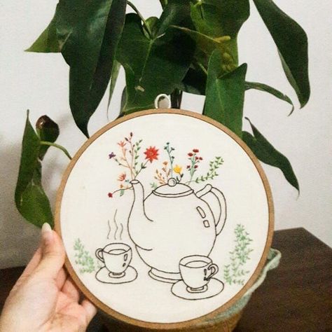 Embroidery Hoop Art Diy, Hand Embroidery Patterns Free, Embroidery Hoop Crafts, Embroidery Store, Embroidery Wall Art, Hand Embroidery Patterns Flowers, Hand Embroidery Videos, Diy Embroidery Patterns, Handmade Embroidery Designs