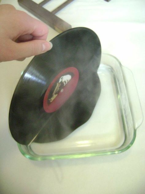 Upcycling Vinyl Records, How To Bend Vinyl Records, Vinyl Diy Ideas, Repurposed Vinyl Records, Vinyl Bookends, Repurposed Records, Urban Outfitters Vinyl, Record Projects, Vinyl Record Projects