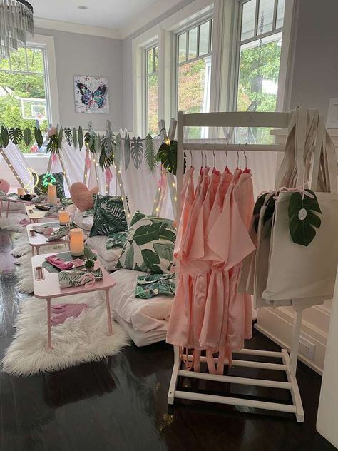 Teepee Themed Birthday Party, Spa Teepee Party, Slumber Parties Ideas, Troop Beverly Hills Sleepover, Slumber Party Setup Ideas, Pajama Party Theme Decorations, Tp Party Ideas, Glam Sleepover Party, Birthday Sleepover Set Up Ideas