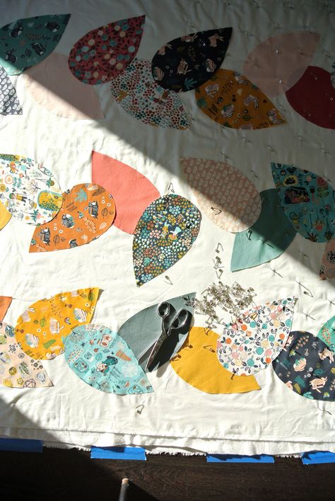 Appliqué All Day! Raw Edge Appliqué Tutorial - Suzy Quilts Birthday 31 Years, Applique Quilts Tutorial, Fun Quilts, Suzy Quilts, Quilts Blocks, Applique Stitches, Applique Tutorial, Raw Edge Applique, Hidden Garden